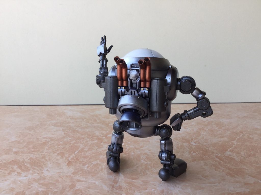 改造ポイントは、排気管と足裏に肉抜きを埋めただけです。その排気管はスチームパンクっぽく（？）銅色に塗ってみました。