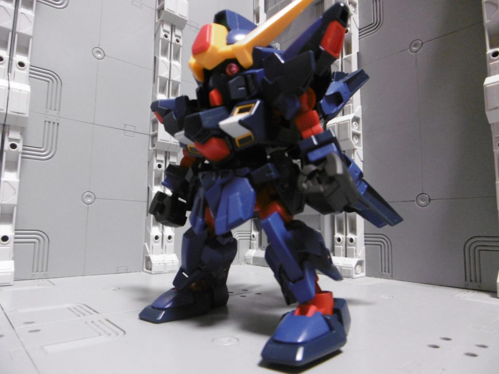 シスクードと言えば白のイメージが強いのですが、ティターンズカラーだと某バニシングトルーパーっぽさもありますね。もしくはGジェネ版にせガンダム