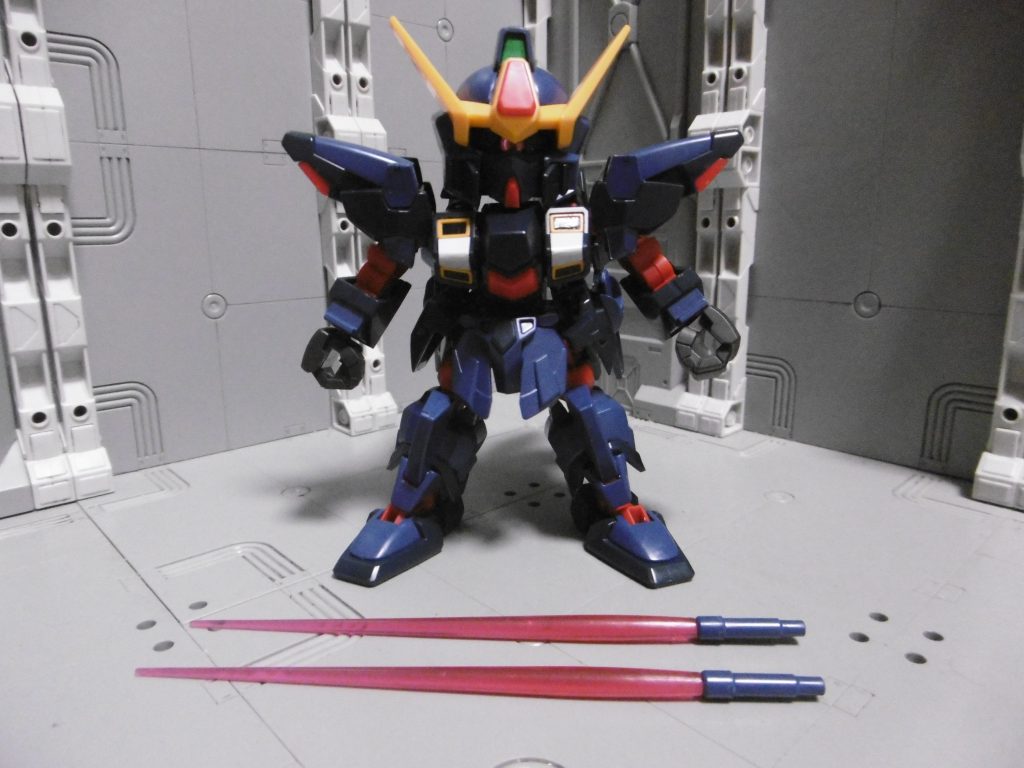 ジャンク入手のため、SDフレームとIフィールドランチャーが欠品でした。それ以外は全て揃っていて、且つ未組立ランナー状態。フレームは余っていた零丸のを組み込み
【外装+バインダー+ビームサーベル2本=¥600(税込)】をどう思えるかは人によりますが、ジャンク品に多い組立済みの粗さが無い分、ランチャー無くても良好に感じました