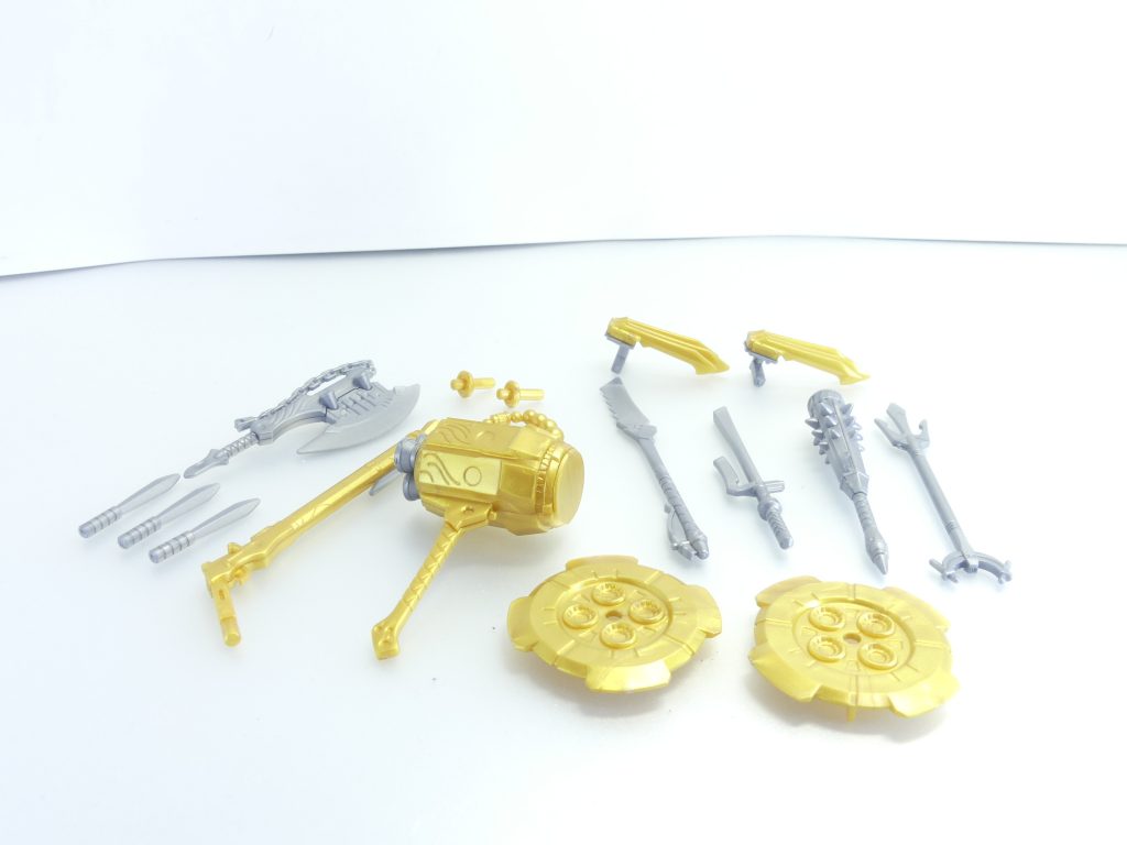 セット内容。・斧・クナイ×３・火縄銃・木槌・カギヅメ（左右各×１）・ナギナタ・ジュッテ・コンボウ・矛・ミズグモ×２・数珠・ジョイントパーツ×２600円ＨＧＢＣとしては多数の武装セットです。その分、上記のようにギミックを犠牲にしています。