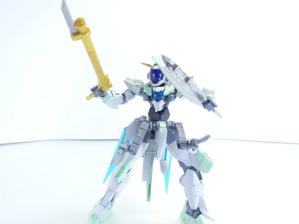 火縄銃：先端に銃剣をつけた火薬式の銃。クナイ：小型の投擲武器。数珠：ＨＧＢＣとしては珍しいアクセサリーとしてのパーツ。武装数が多いのでヴィンテージでも。クナイは３本付属。火縄銃の銃剣は展開可能。数珠は基本的には表紙写真のように持たせるパーツ。下記戦国アストレイなどには首にかけることができます。