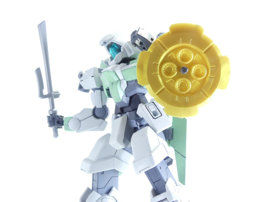 第51改「オリジナルって？」オリジナル。線引きの難しい、それでいて楽しい問題。ＧＢＮがスタートしてしばらくは、ＧＰデュエル啓発番組「ガンダムビルドファイターズ」の公式武装を次々にデータ化、それをＧＢＮで使えるようにテストしていった･･･っていうのがあたし達フォース・「アルケミスト」の流れ。･･･で、これに行き当たったの。祭ウェポン。元々は戦国アストレイ頑駄無の武装セット。･･･って言っても、劇中では一度装備しているだけで･･･本来はオリジナルウェポン。どの機体に装備させても真価が発揮できる･･･って奴。見ての通り、和風でしょ。どういう風にこんな武装を考えたんだろう、って思ってる。やっぱり、「楽しい時を作りたいから」なんでしょうけど･･･あたしはまだ、一から考えるような頭、ないから。凄いわよねぇ、こういうのから作り起こすダイバーって。もう少し･･･先人達の知恵に浸らせてもらうわ。数多いのよ、これ。