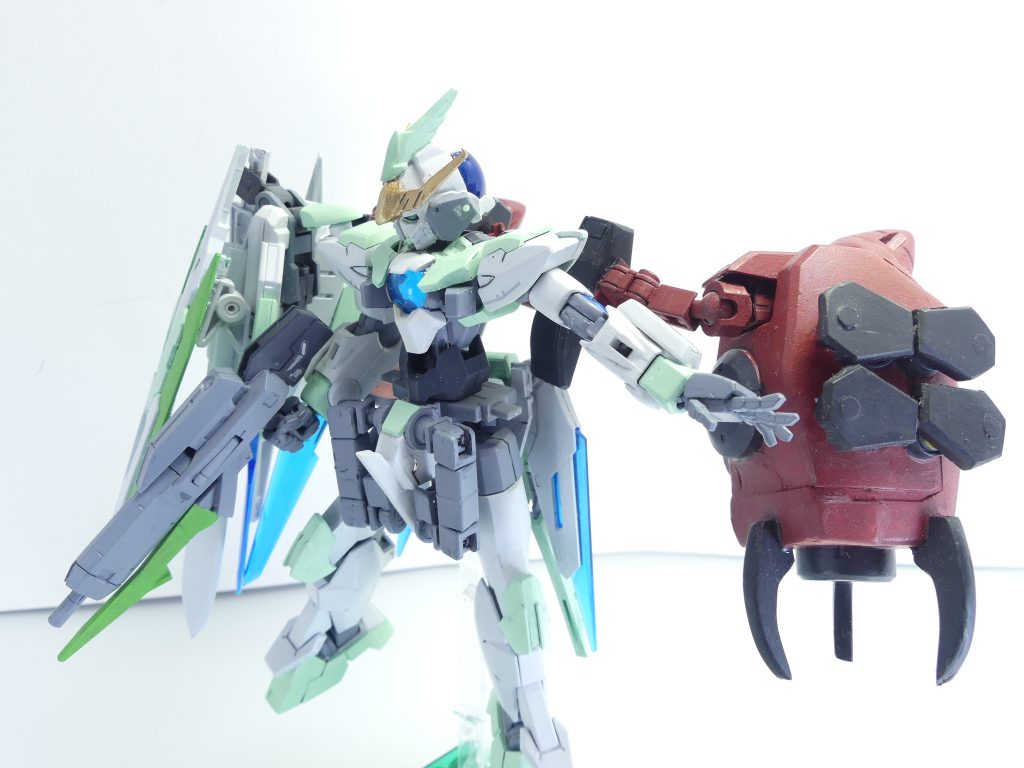 GNヴィンテージでも同様に可能です。ガンダムモードだと右肩が重量過多になります。