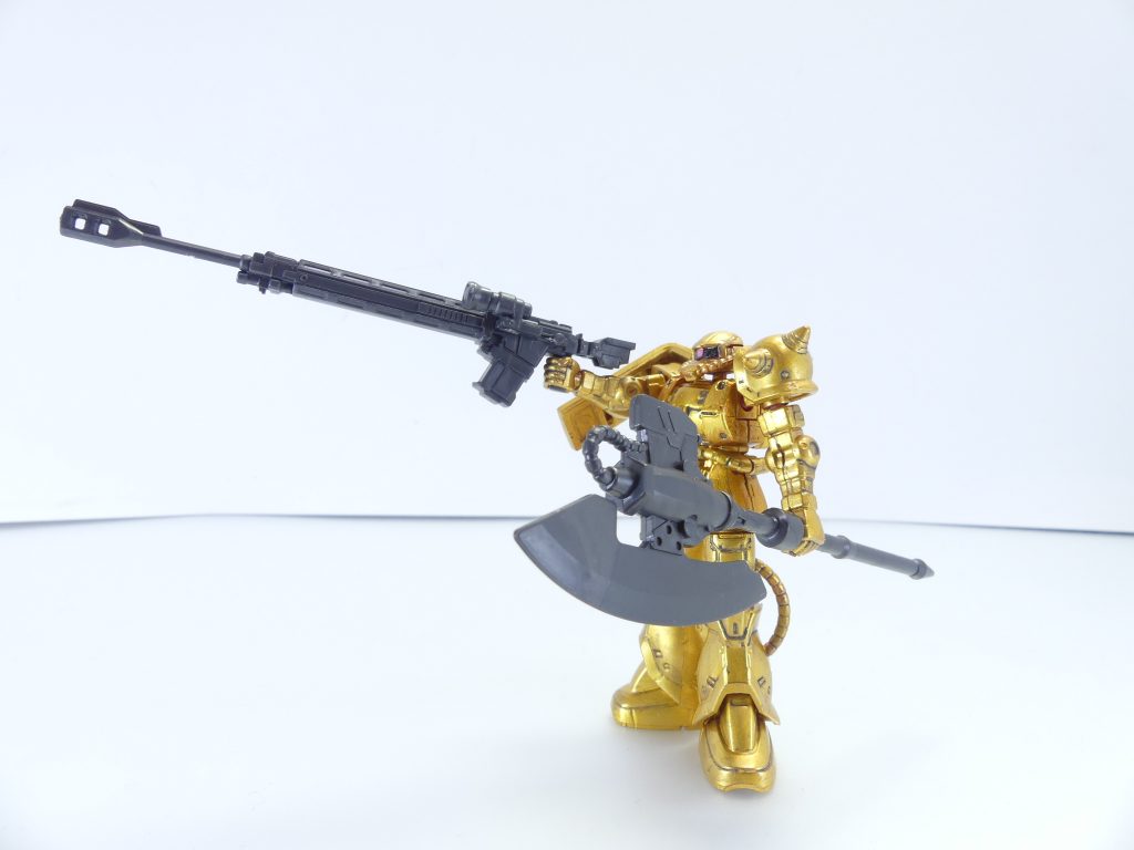 武器セット付属の各種武器を持たせる。
ザク・マシンガンやヒート・ホークも武器セットに付属します。