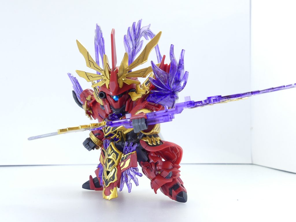 各武器は合体し大型武器に変化します。紫炎刀の短い方は紫炎頭尾にした時に手首と干渉するため、手首を塗装する場合は柄をわずかに削っておきましょう。シールはモノアイとバイク前輪のみ使用。