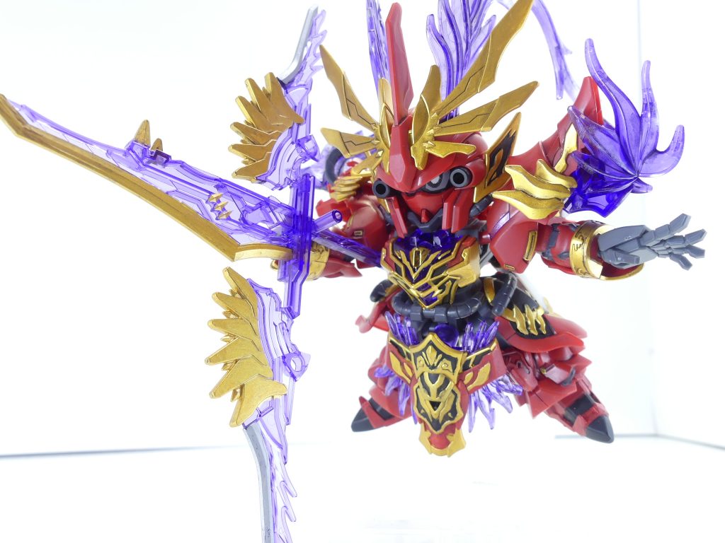 撃っちゃうんだなぁ。例の如く戦闘狂設定の呂布。モノアイの中にはガンダムフェイスが隠れています。フル・フロンタルと言うよりゾルタン・アッカネンの方が似合うと思ったのでオッドアイを手書き。