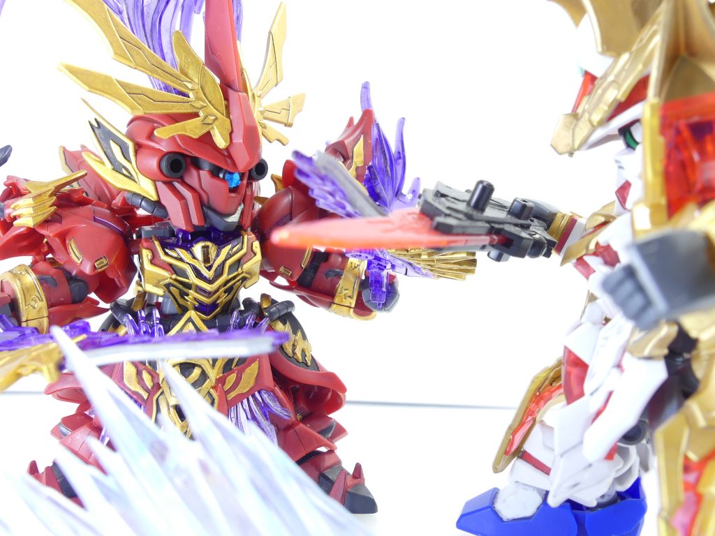 劉備ユニコーンと。シナンジュ、リアル・SD含めて初組み。本体の一部塗装は省略しているかもしれません(説明書を見ながら塗装していました。自由でいいと思います)。