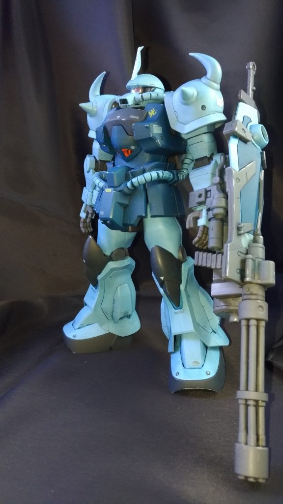 基本は素組、気になるパーティングラインを消して、所々にピンバイスで穴開けた所に、コトブキヤさんのビス？のモールドを埋め込んでいきました。
マーキングも付属のシールで最初、「え？デカールじゃないのー？」って思ったんですが、フチをぎりぎりまで切ってしっかり貼ったあとクリア噴くと、存外いい感じで。これも新鮮でした。