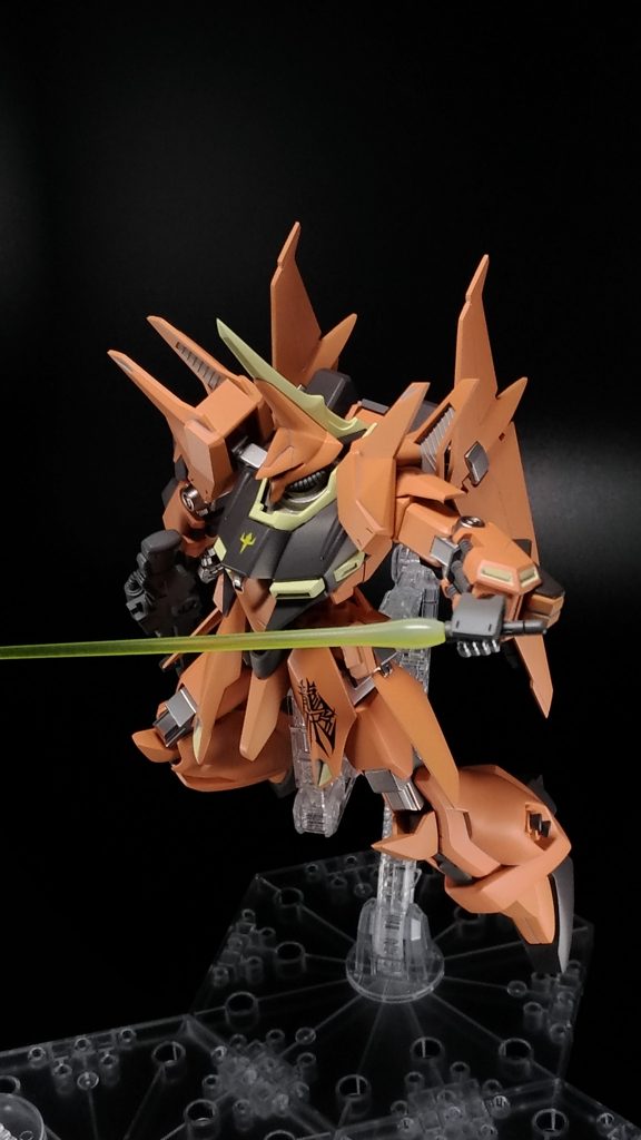 適当ポーズ1 可動は厳しい。塗膜剥げも怖い。もう剥げてますが……。