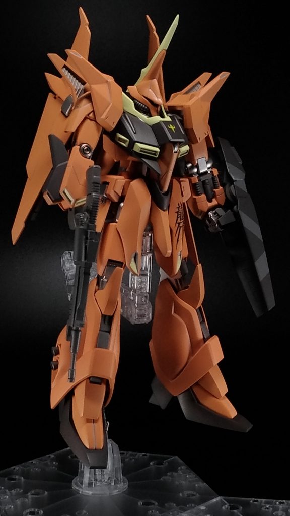 スタンドは黒のほうが良かったかも(eyebrow)