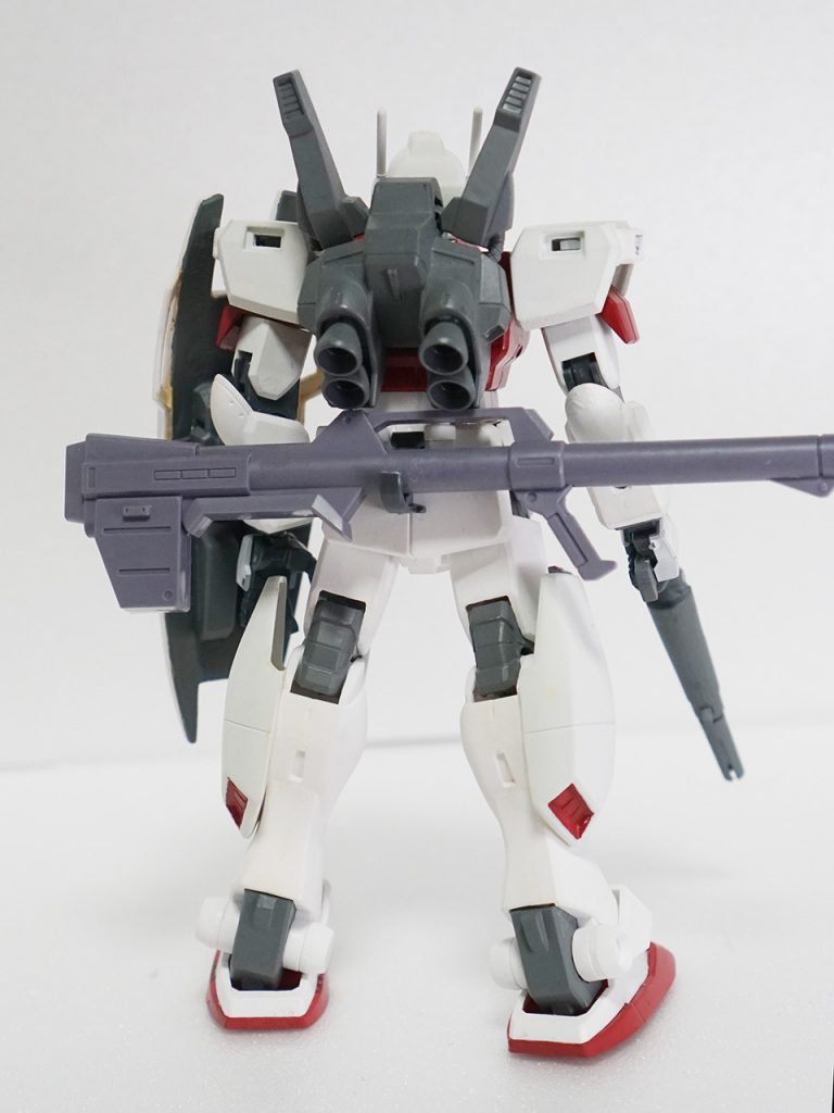 背面はバックパックをジムIIIのものに、MK-IIのバスーカを腰に装着しました。