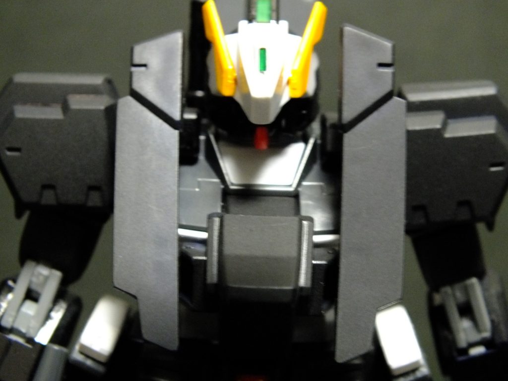 おまけその2 バストアップ 頭部センサーユニットの合わせ目消しと切り出したセンサーシールがよく分かると思います。簡単な作業ですので是非。