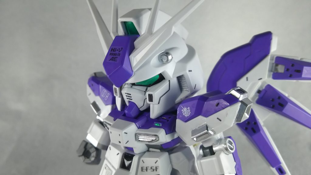 アップ
胸のセンサーにもちょこんとメタグリーンを