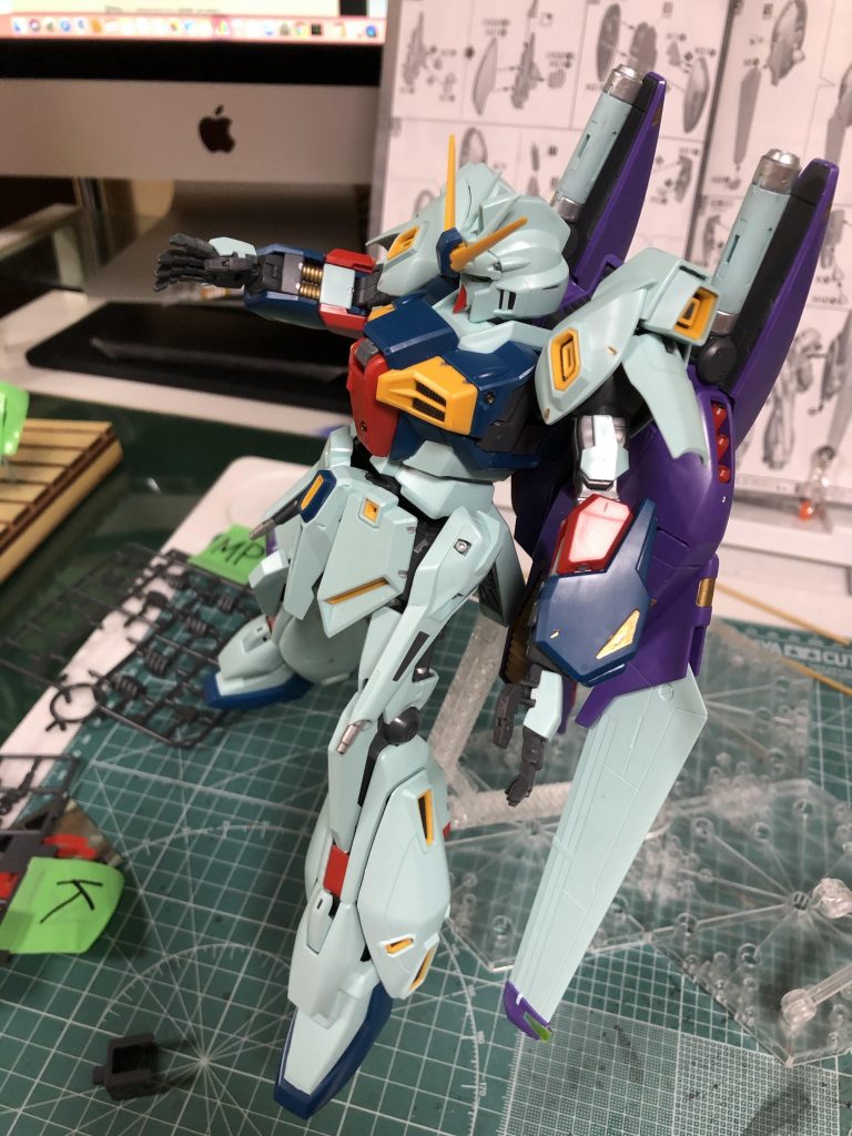 腕と足がZガンダム風なんでしょうか