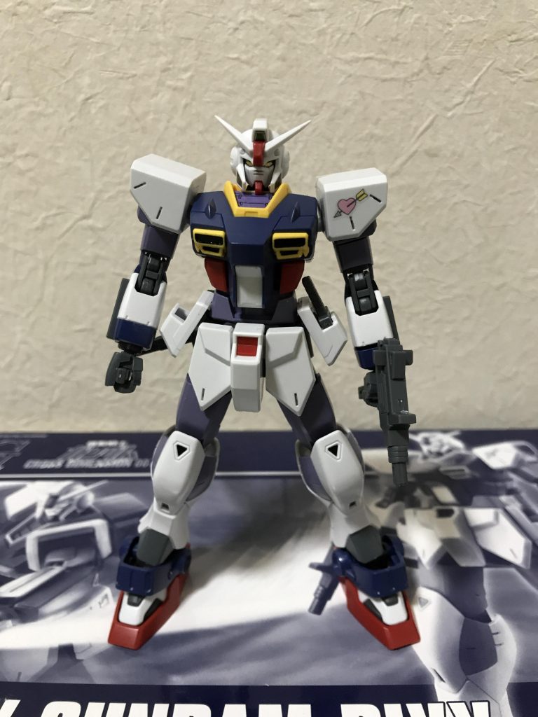 フロントショット
アンテナのシャープ化､胸部インテークの塗り分けやフロントアーマー等にスミ入れを行いました｡