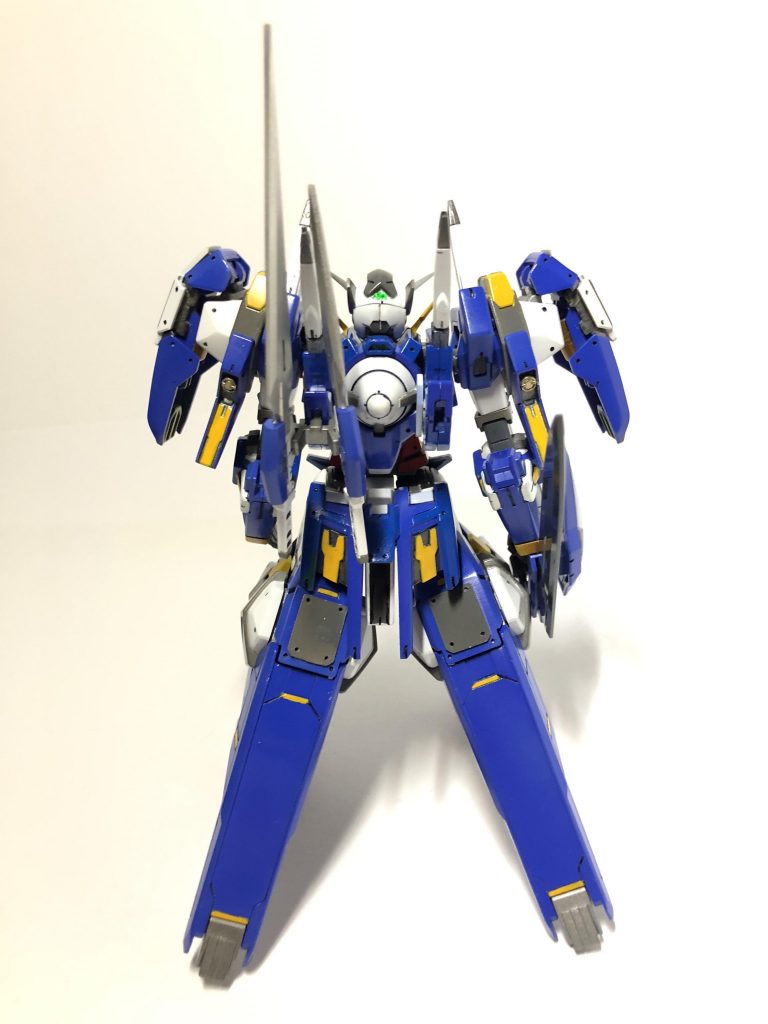 背面。アクセントの黄色がポイント。