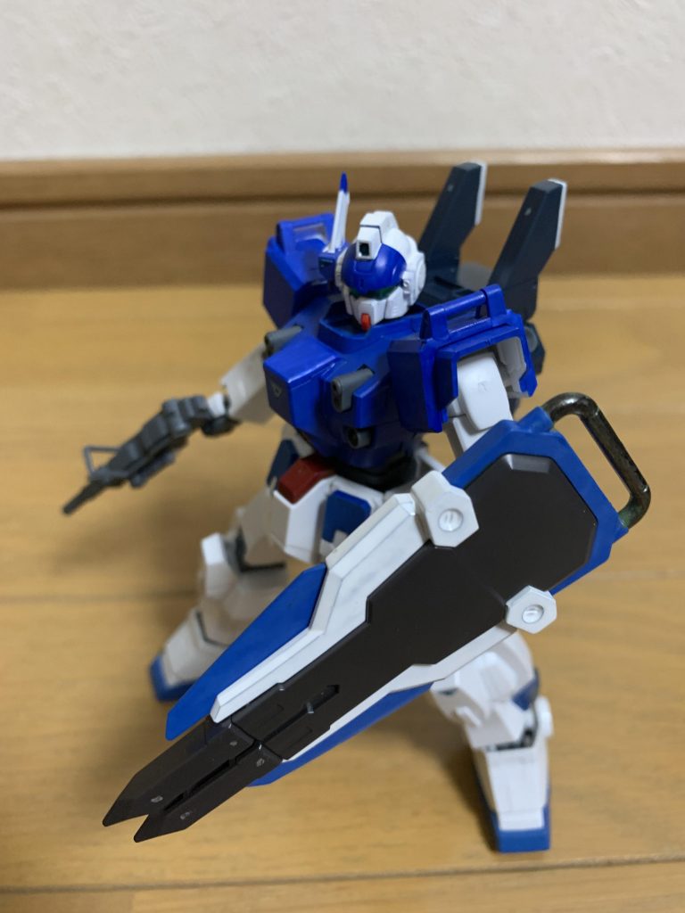 格闘主体の戦闘スタイルなのでシールドはストライカーの物を使用