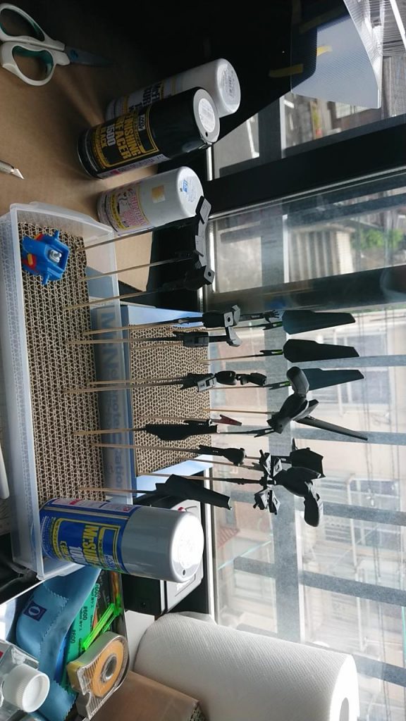 初めて黒サフ→白サフの後にスプレーにて塗装しました。
モールドがなくなったりと大変でしたが勉強になったので、これからはその失敗も活かして行きたいです。