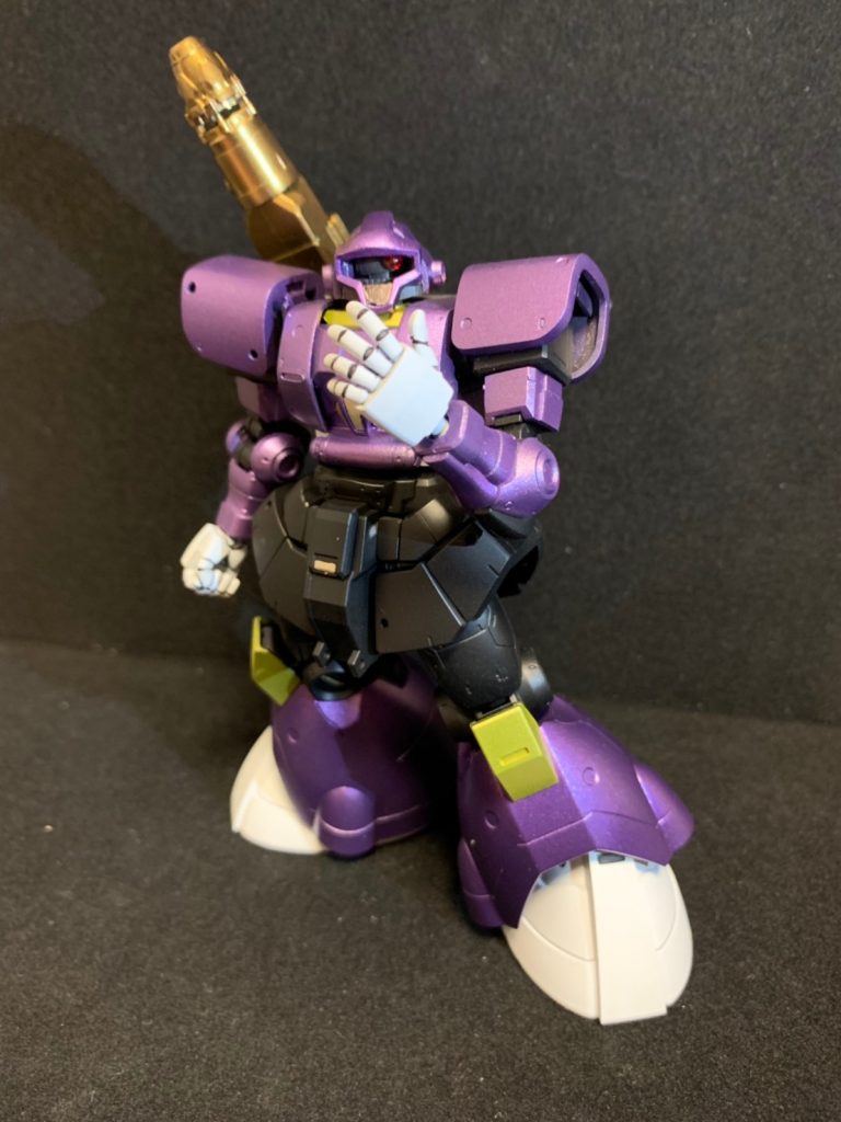 ドムの客部がロックマンシリーズに似ているなと思い、頭部も逆さまにしたらいけるのではと思い制作笑　右肩の武器はビルダーズパーツのバーニアを逆さまにして中にガラスビーズを入れてます。