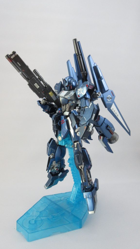 稼働域が狭くポーズは殆ど取れないです