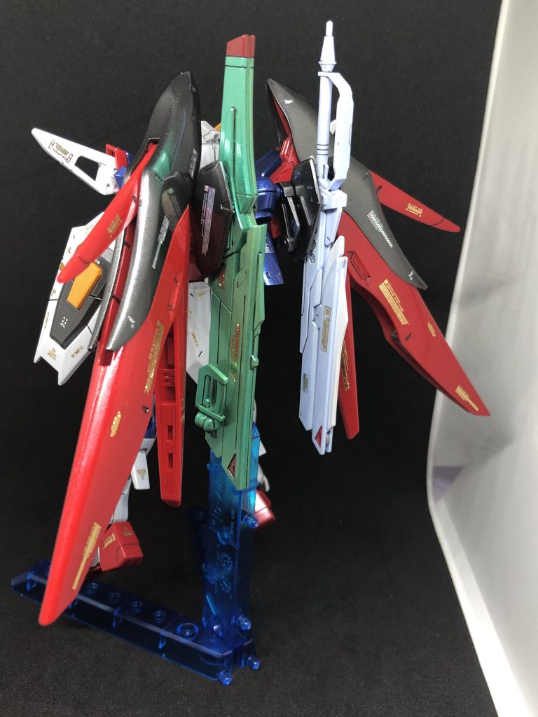 緑の部分はプライマリーメタリックグリーン、薄い青の部分はパールマーズライトブルー。
黒の部分はスターブライトアイアンの上にクリアーブラック。