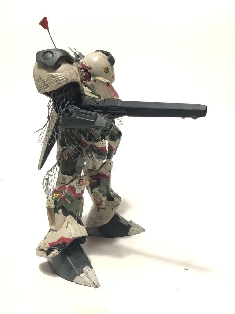 よこ
肩のミサイルベイは閉口