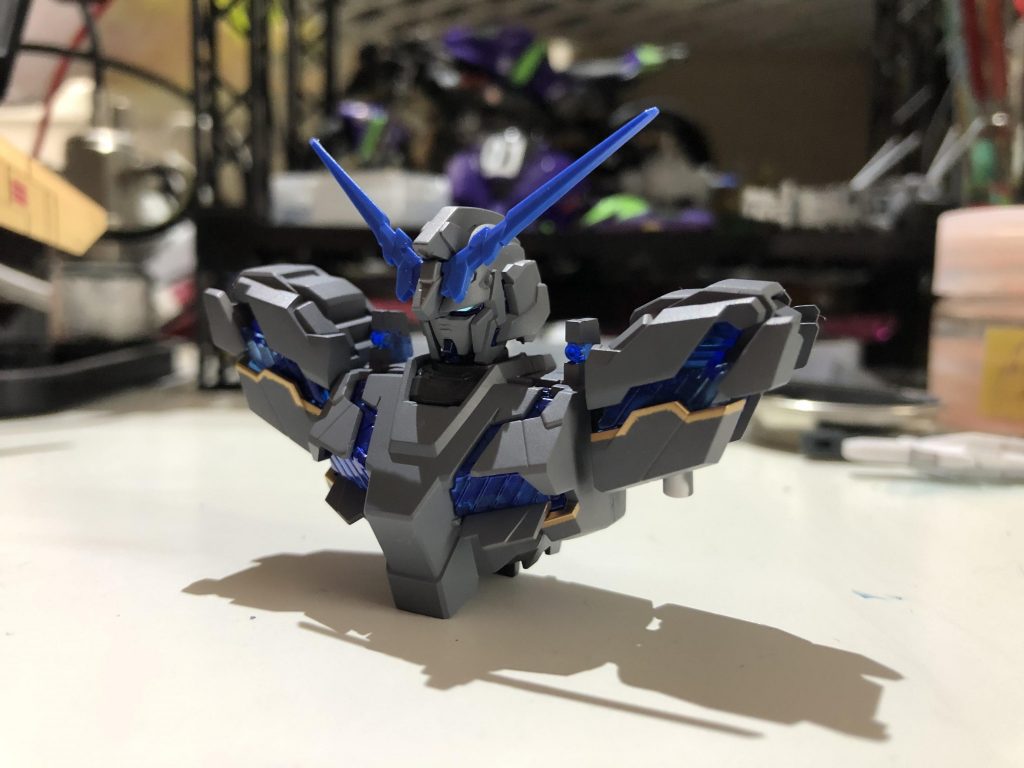 最初はグレーとゴールドで塗装して終わろうと思ってたんですが…