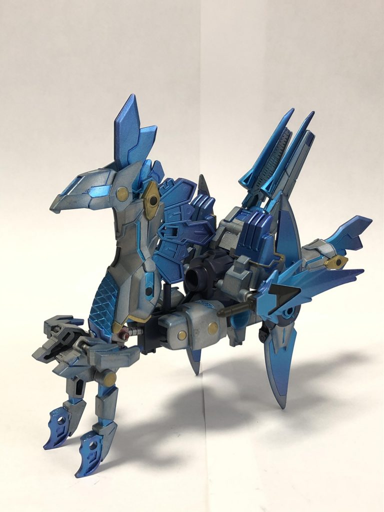 ユニコーン型支援メカ武装装甲「唯二號」ブソウソウコウ ユニゴウ と読みますUC本編に出てきたタペストリー一角獣と貴婦人の「私の唯一の望み」から唯一の「唯」と二つと同じものが無い「無二」そして馬などの名前に付く「號(号)」を合わせて「唯二號」としました読み方も「ユニコーン」にかけてみました