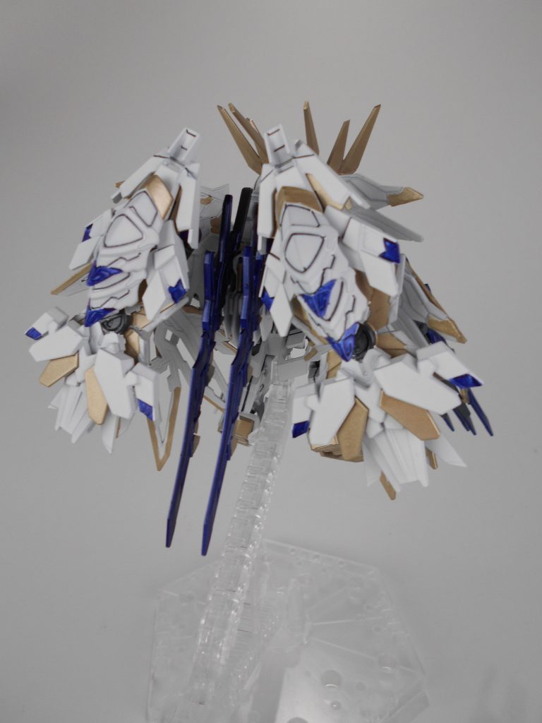 背面。シールドの取り付け位置はレコンギスタを採用しています。