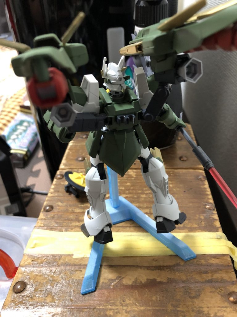 そしてドラゴンファングを上部に展開してフルバーニアモード
ドラゴンファングは使用不能になるが高速で移動することが可能に