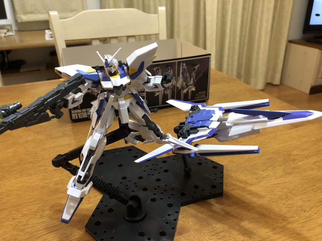 WBへの変形は差し替え式でパーツが別なので自律支援機のように組むことができます。