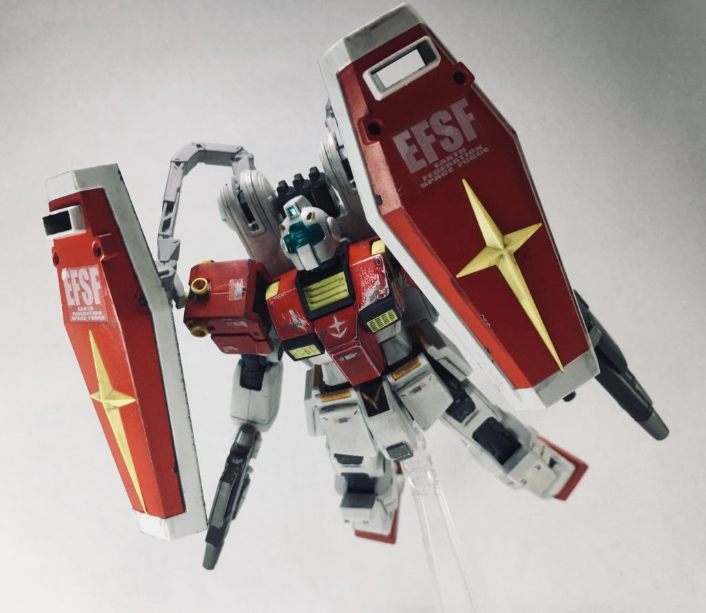 シールドを前面に展開して突撃！
本編では、速攻でぶち抜かれて可哀想だけど、ジム感満載で大好きです！