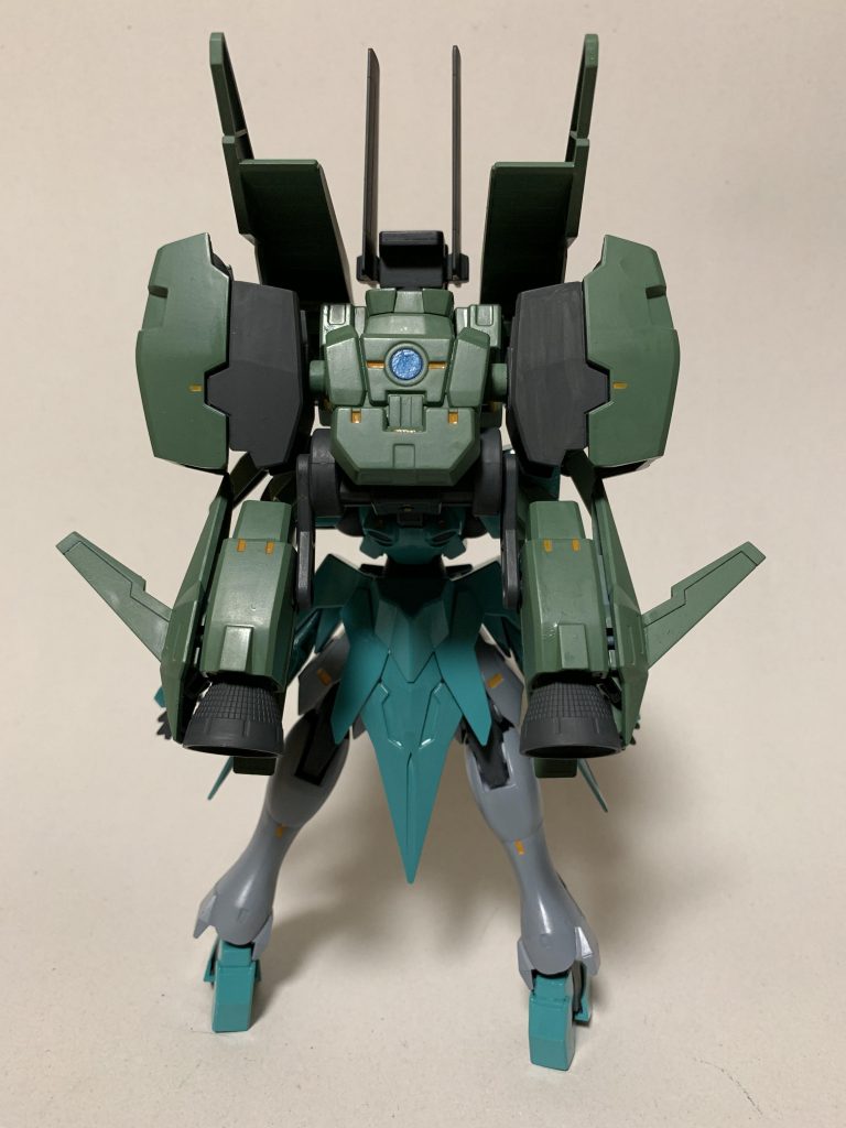 セラヴィⅡのパーツ配置を変えたり、ジャンクパーツを盛ったりしました。見方によっては、印象が変わってない？