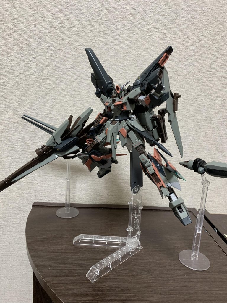 メイン画像の加工無しバージョンです！
基本的にはファンネルによる飽和攻撃しつつ、メイン武装の「ドラグノフドッズライフル」による大火力攻撃をする戦闘スタイルとなっています！