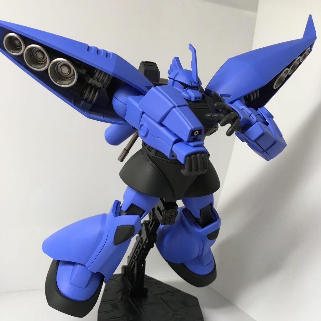 メインカラー青:ガイアノーツ 風蒼

ブラック:タミヤ NATOブラック

関節、バックパック:ガイアノーツ NAZCAシリーズ メカサフ(スーパーヘヴィ)

バーニア、ビームランサー:クレオス スーパーチタン2

ライフル、ウイングバインダー内部:タミヤ メタリックグレイ

コクピット:ガイアノーツ コーラルオレンジ