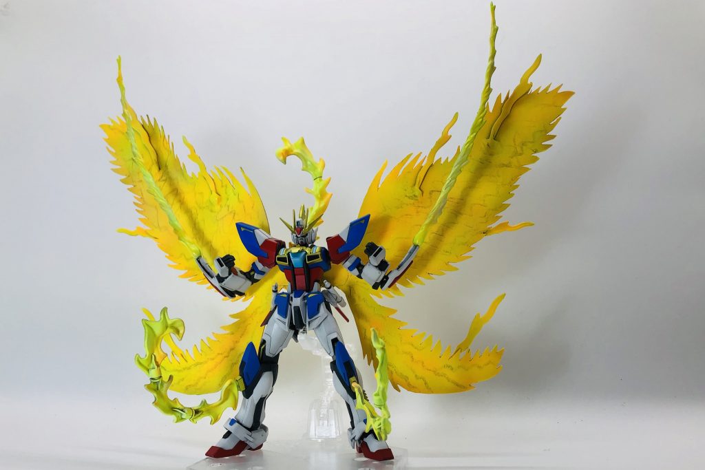 *レイジングバーストシステム*レイジングモードから更にプラフスキー粒子を解放した形態。マイティストライクの切り札で、トライバーニングガンダムが持つ『バーニングバーストシステム』と同様のシステムである。一気に決着をつける時のみ使用しており、長時間使用すると機体が自壊してしまうほどの粒子の嵐を発生させている。この状態から発せられる攻撃は、射撃だろうと打撃だろうと*相手を塵一つ残さず無に帰す。*