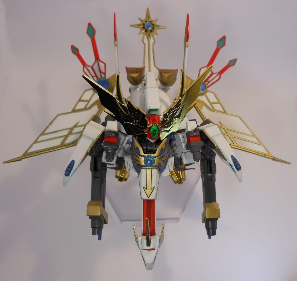 上から見た図。三つ首と言わず四方八方に飛び出てひじょーに派手です
横から見ると大層ひどい体形になっていますが見ないふりで