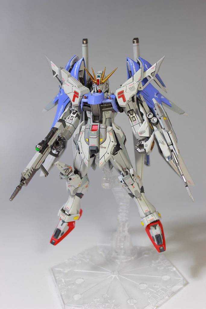 リアルグレードを意識してスジボリやディティールの追加、複数色の塗りわけをしました。
メタルビルドも意識しています。