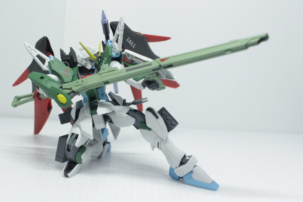 グリップ位置がかなり後ろに下がったのでよりロングライフル感が出ましたね。
さすがデスティニー膝立ちも余裕だぜ。