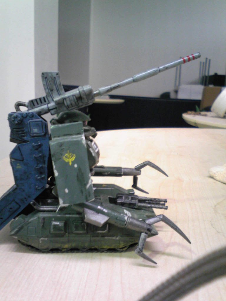 サイドビューです。バックパックには、ハシゴらしきモノも取り付けてみました。ハゲチョロ、すす汚れ、足回りの泥汚れ等、当時から自分のウェザリングの好みというか傾向って、変わっていないんだな、と妙に納得してしまいました。