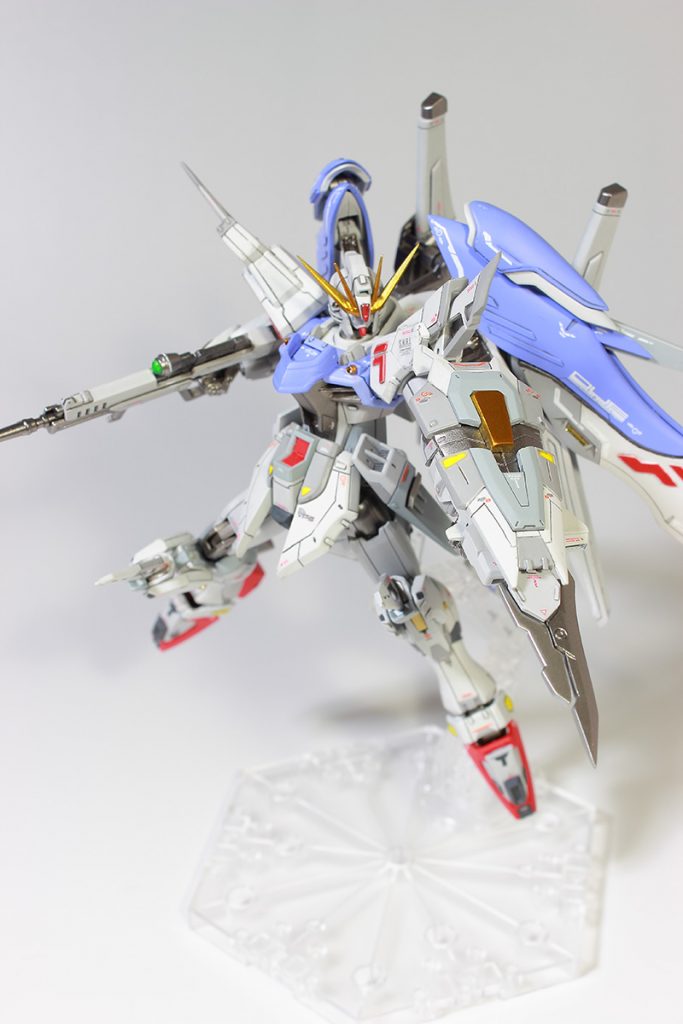 シールドに増設されたクロー、パイルバンカーのように使用できる。