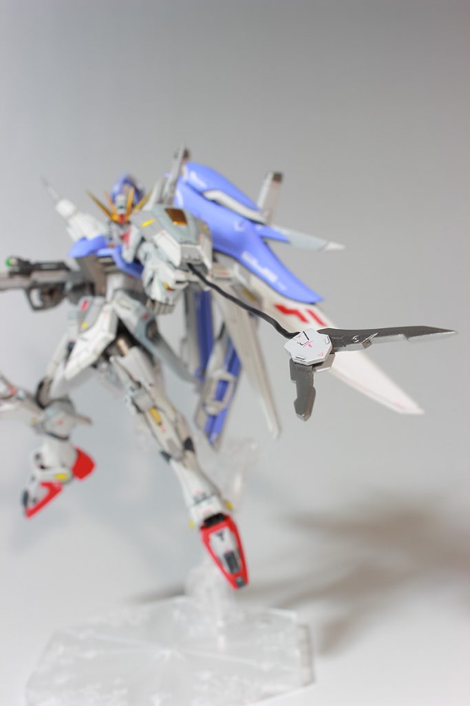 また、アンカーフックとして敵を捕縛したり、鞭のように振り回すことも可能。