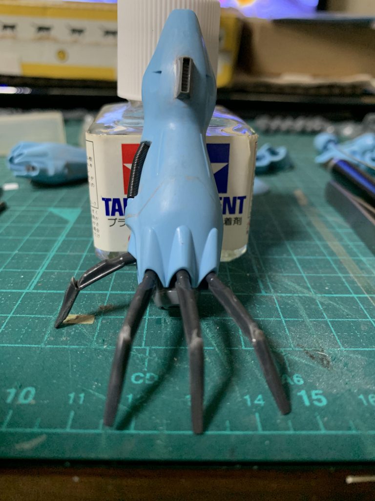 腕の動力パイプは本物のスプリングに交換しました❗️
腕や肩の放熱フィン❓も交換❗️