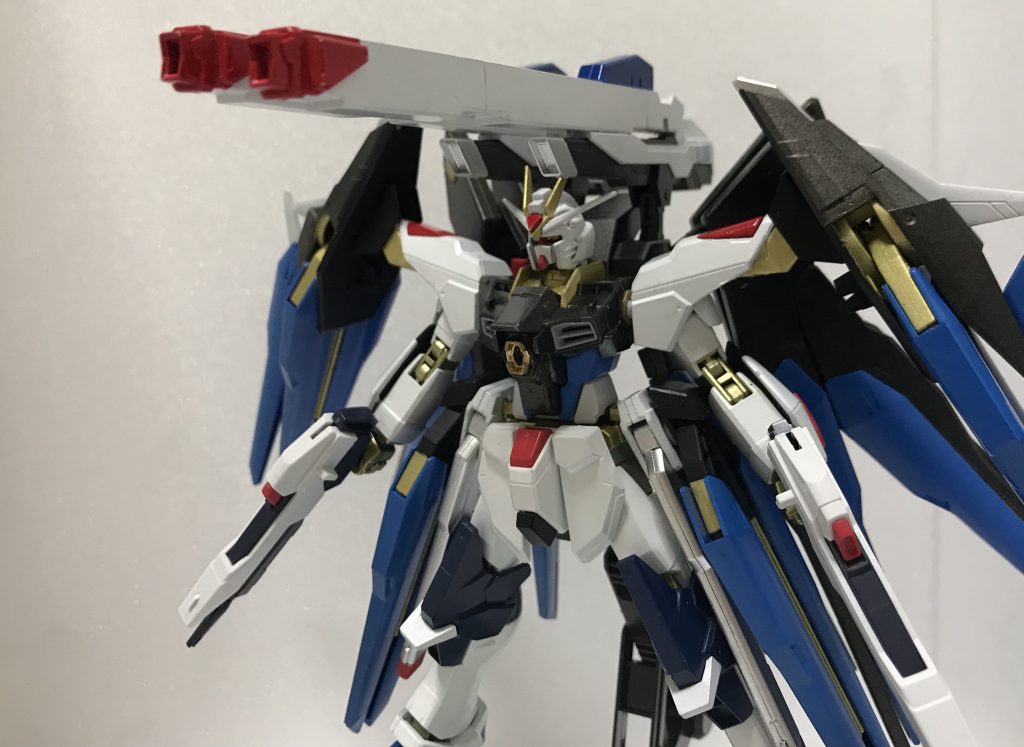 次はアメイジングストフリに付いてる
ビームキャノンを改造した
【マルチアタックビームキャノン】
近距離・長距離両方に使えるように
2門から4門に増設
その為下部2門は出力調整で連射タイプ
上部2門が高出力タイプとなっている
(脳内設定)