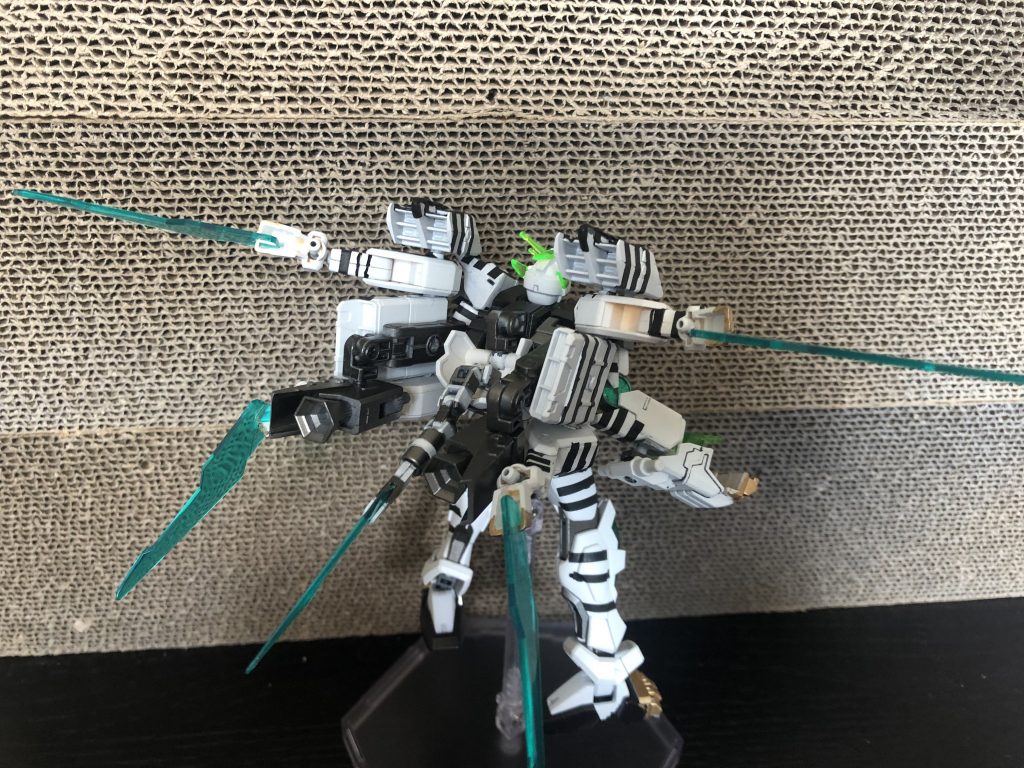 ちなみにスーパーモード+合体でウイングが生えます。
なんかエールストライカーみたい。