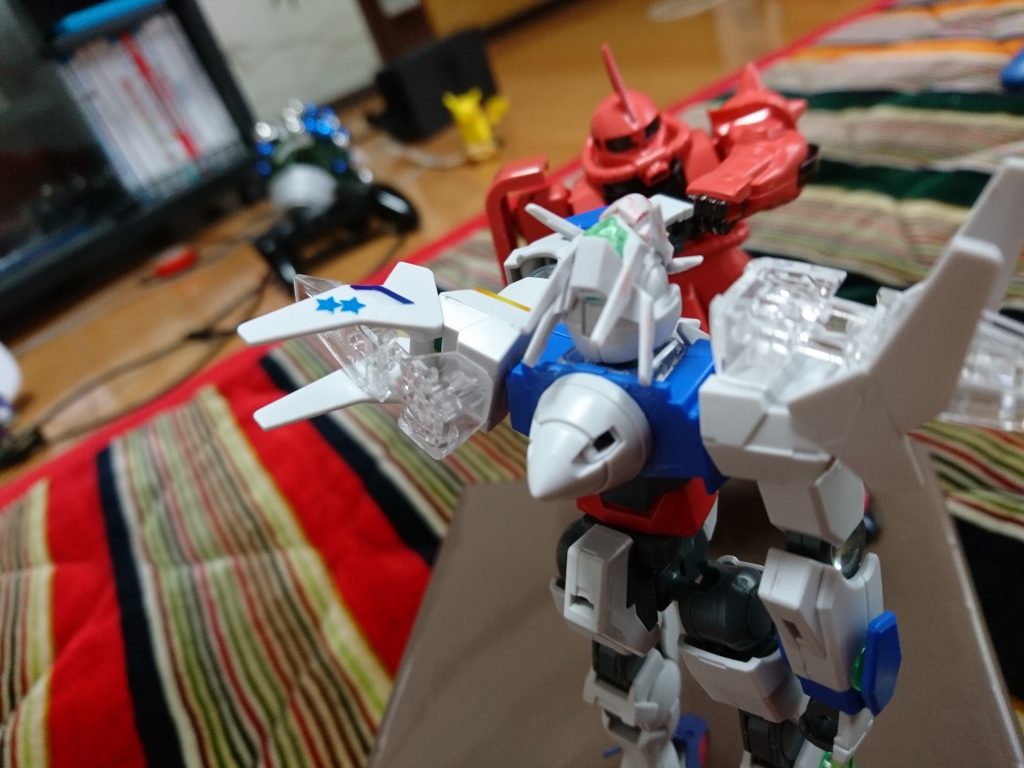 背面に1つGNドライヴが搭載されている
肩の羽はGN粒子の循環速度を速める機能を持っており機動性はクアンタに相当する