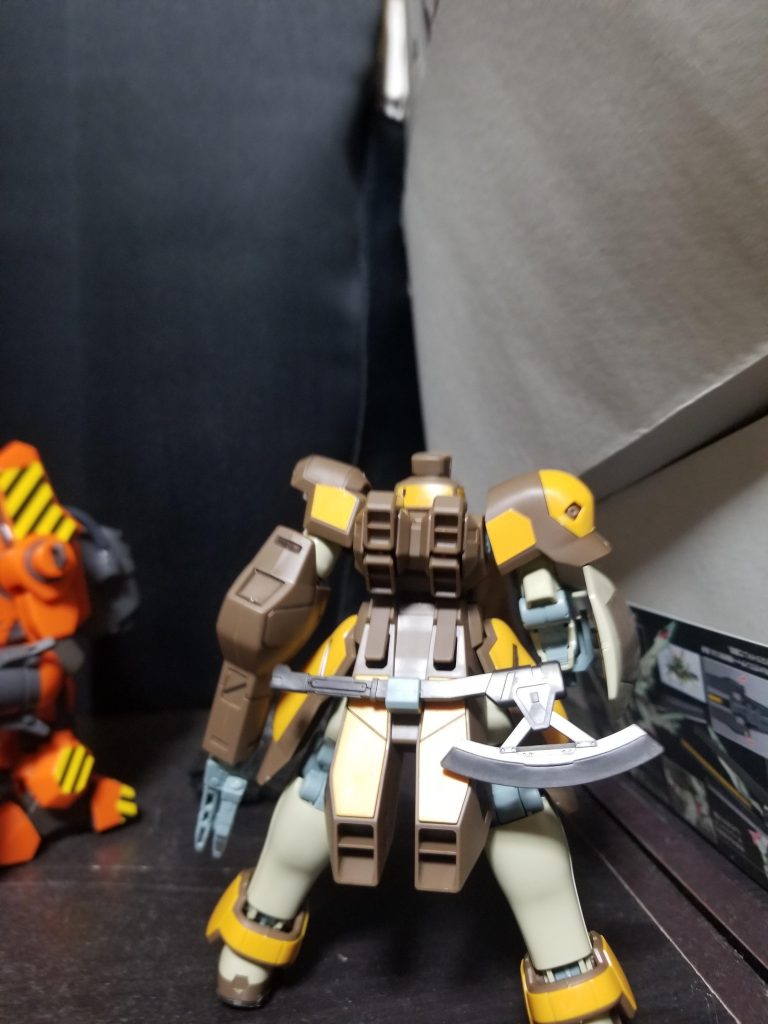 背中にはアウダ、アフマドのブースターを付け高起動性を高めました