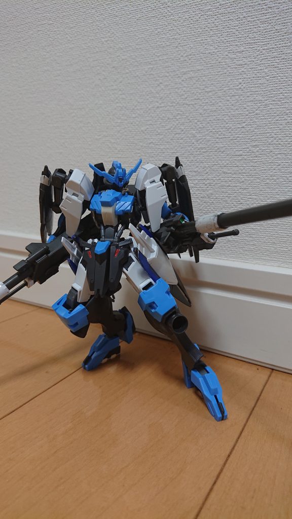 主兵装は滑腔砲二丁(バルバトスの物)