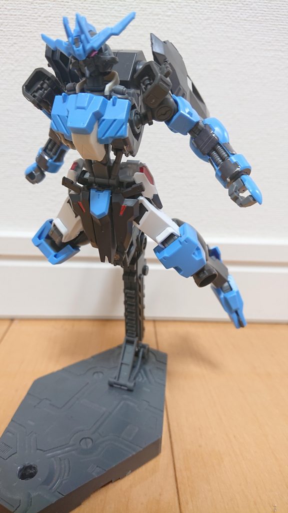 また、もしもの時はブースターと肩部装甲をパージして軽装状態にすることが出来る。これにより阿頼耶識システムtype-Eの性能がストレートに反映される。