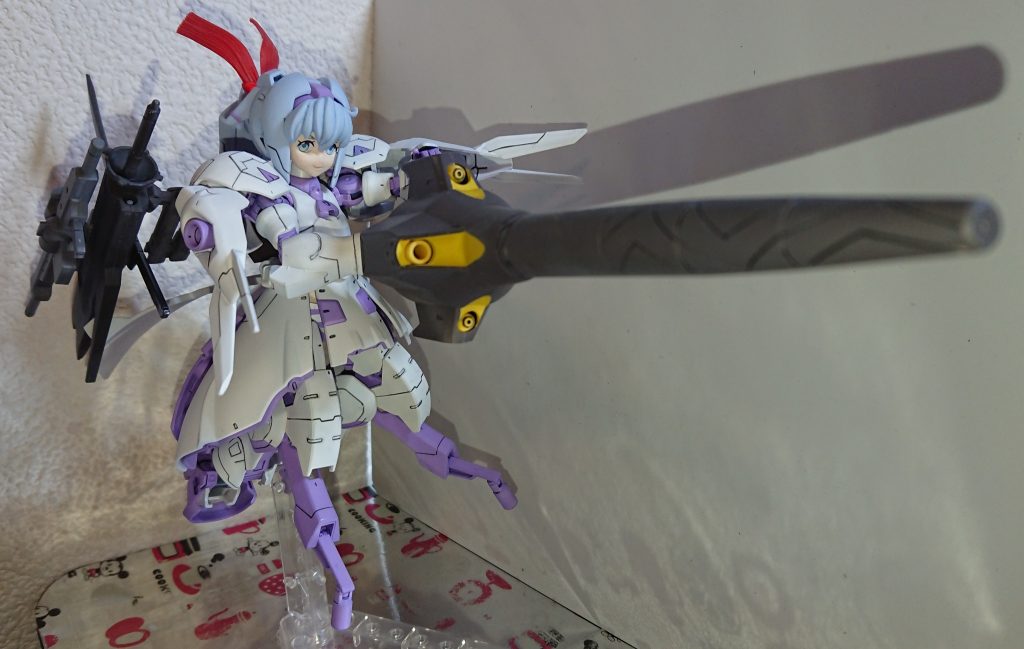 脚部をトルーパー形態へ
スカートのスラスターと同時使用することで驚異的な突撃力を発揮する
今回の仕様についてサラ自身は最初乗り気では無かったが、コーイチとツカサに「これなら仲間(特にリク)を助ける時にすぐ駆け付けられるぞ」とそそのかされて二つ返事でOKしたとかあったりなかったり…